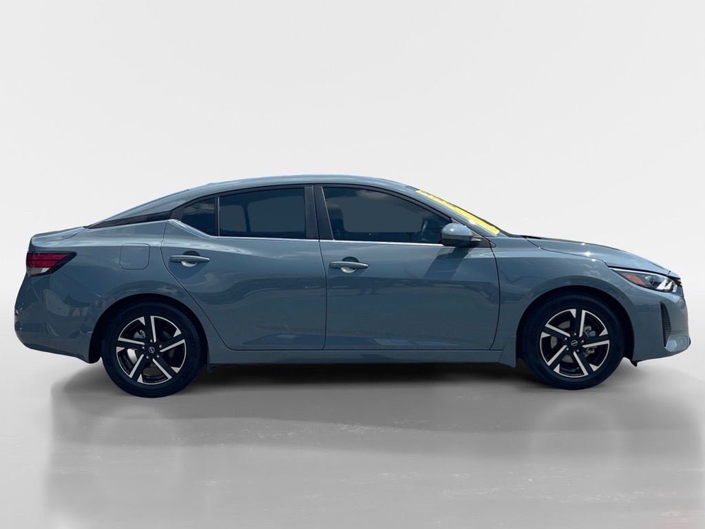 Vehicle image 4 of 25
