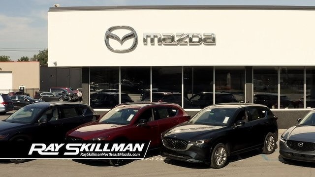 Vehicle image 5 of 6