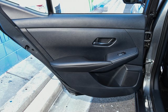 Vehicle image 17 of 36