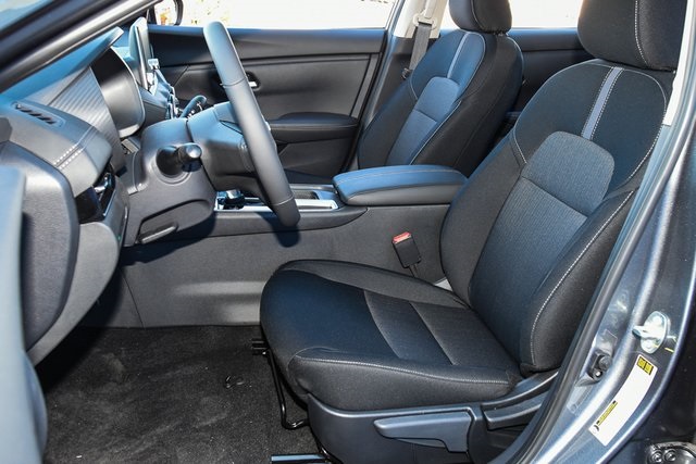 Vehicle image 16 of 36