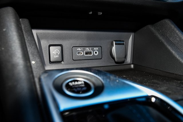 Vehicle image 33 of 36