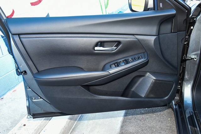 Vehicle image 14 of 36