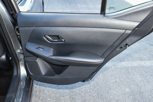 Vehicle image 24 of 36