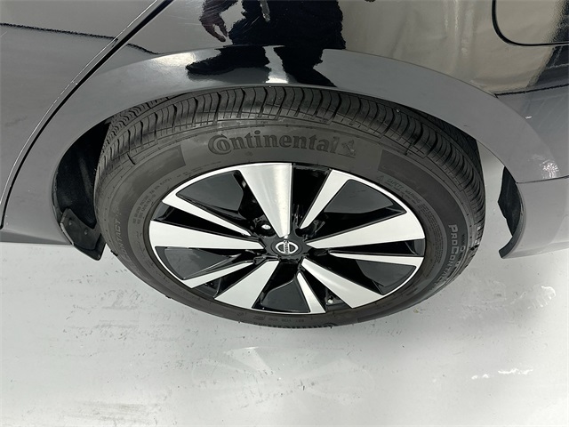 Vehicle image 10 of 28