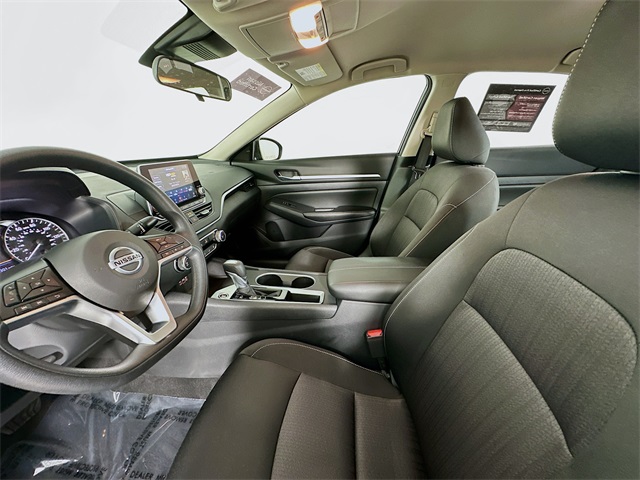 Vehicle image 21 of 28