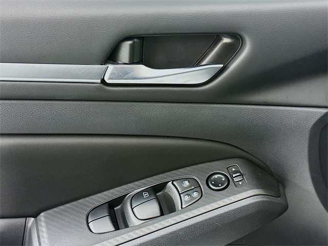 Vehicle image 19 of 28