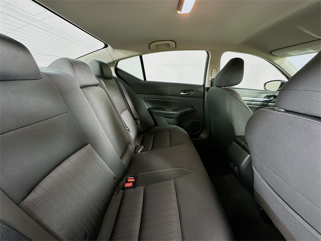 Vehicle image 26 of 28