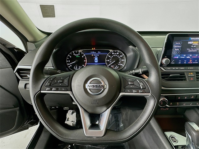 Vehicle image 14 of 28