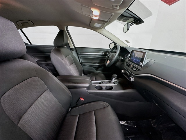 Vehicle image 27 of 28