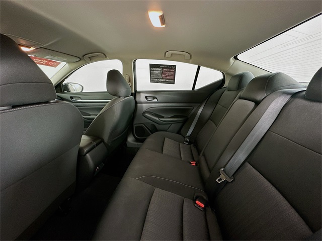 Vehicle image 24 of 28