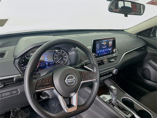 Vehicle image 12 of 28