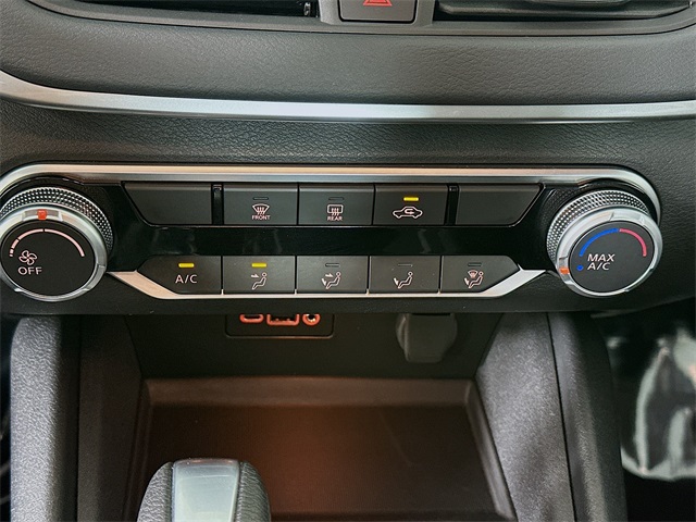 Vehicle image 17 of 28