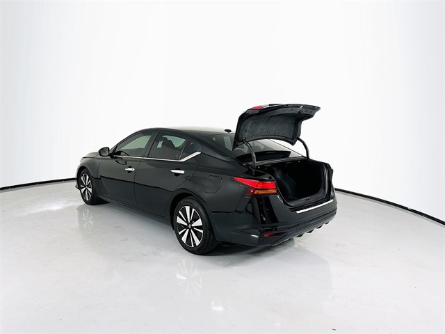Vehicle image 6 of 28