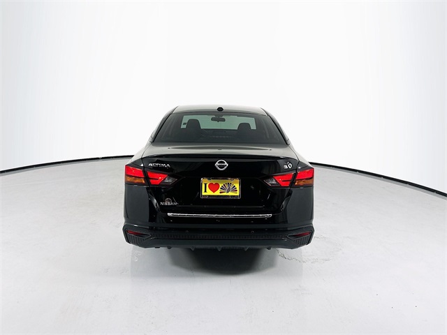 Vehicle image 5 of 28