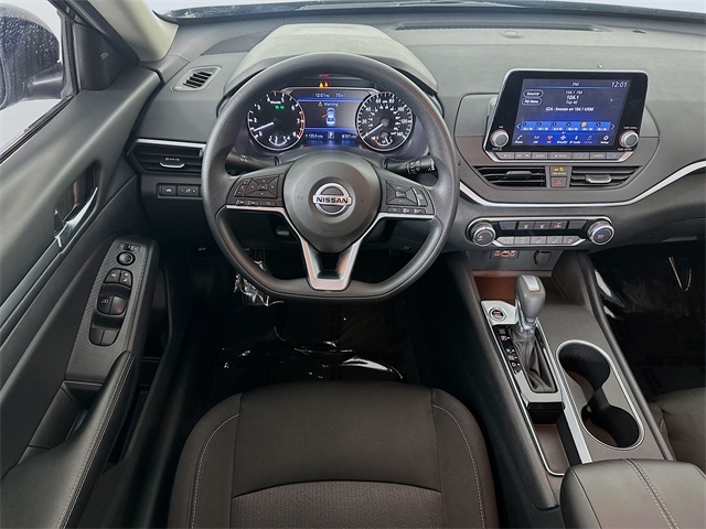 Vehicle image 22 of 28
