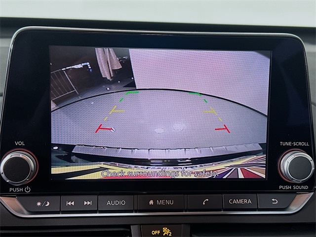 Vehicle image 15 of 28