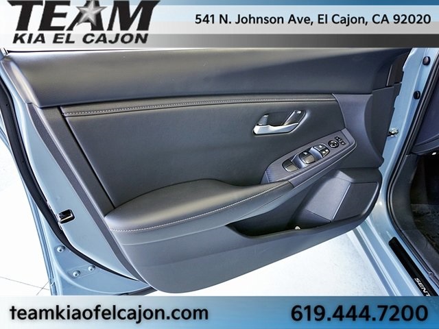 Vehicle image 23 of 44