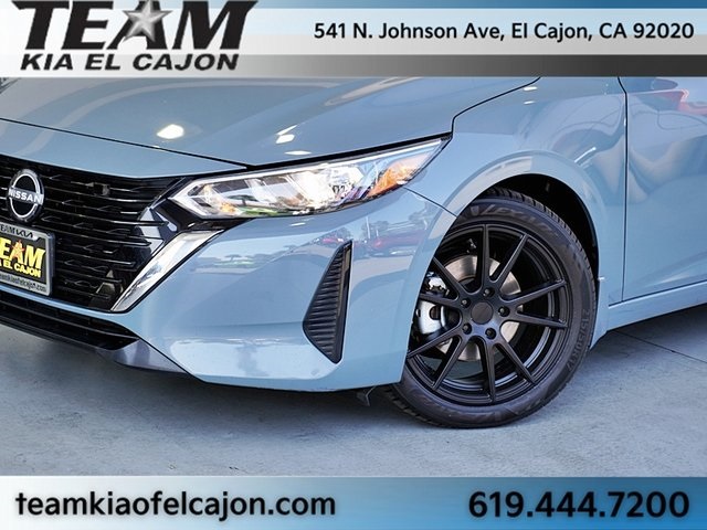 Vehicle image 9 of 44