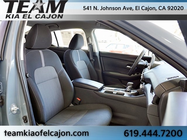 Vehicle image 13 of 44