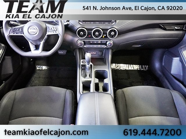 Vehicle image 21 of 44