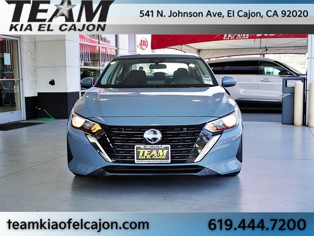Vehicle image 4 of 44