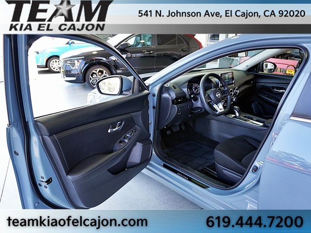 Vehicle image 36 of 44