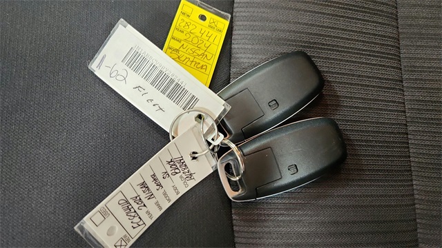 Vehicle image 18 of 24