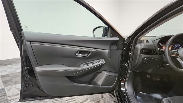 Vehicle image 16 of 24