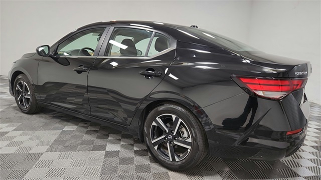 Vehicle image 7 of 24