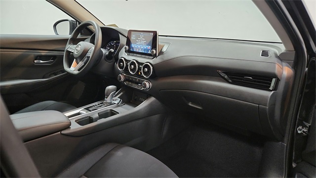 Vehicle image 21 of 24
