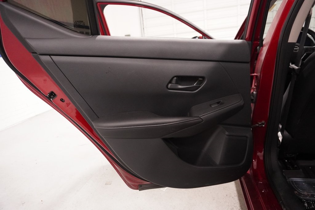Vehicle image 26 of 29