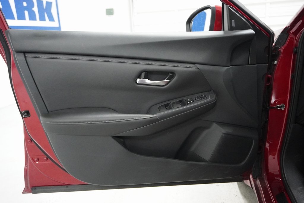 Vehicle image 10 of 29