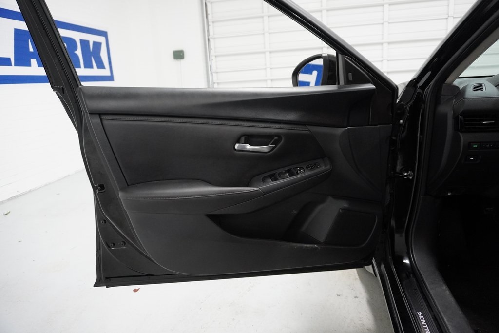 Vehicle image 10 of 30