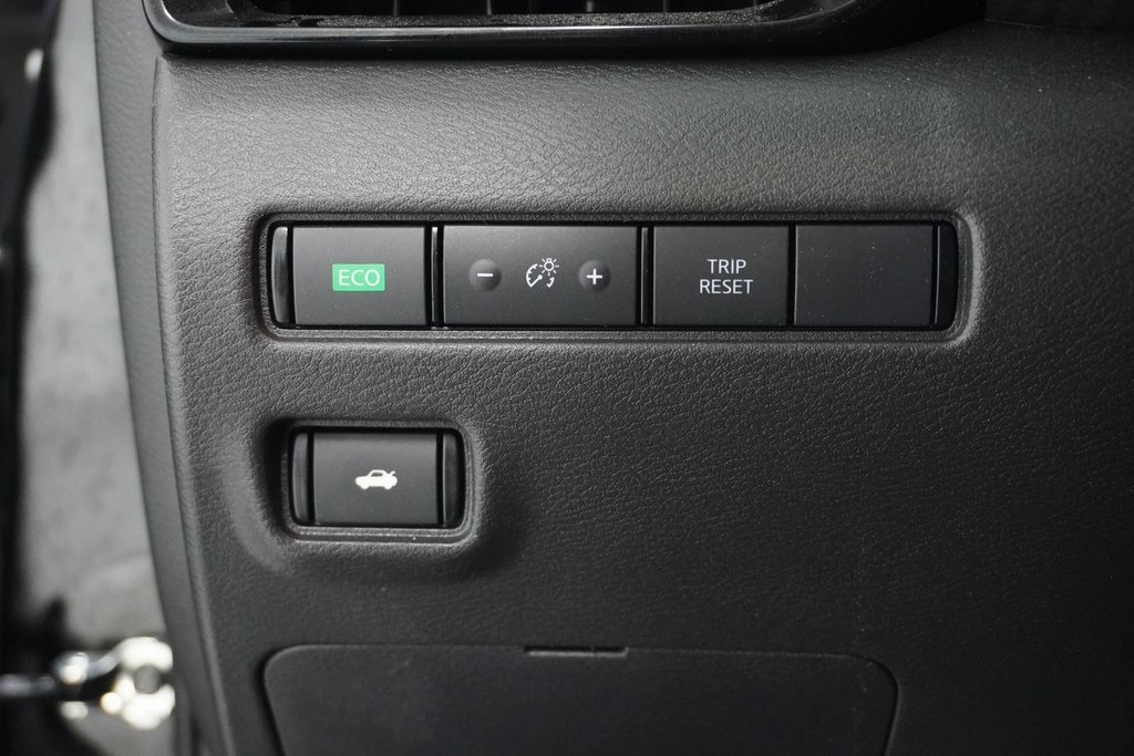 Vehicle image 17 of 30
