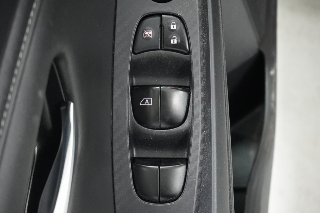 Vehicle image 11 of 30