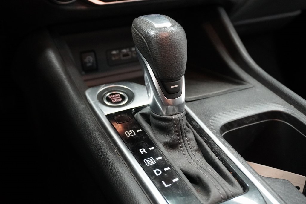 Vehicle image 25 of 30