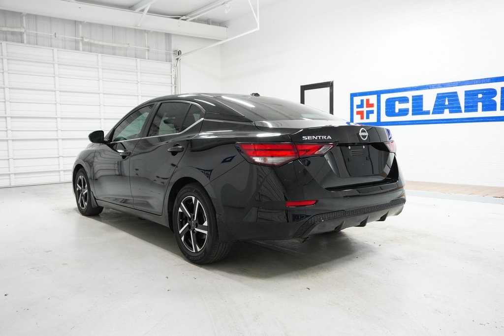 Vehicle image 8 of 30