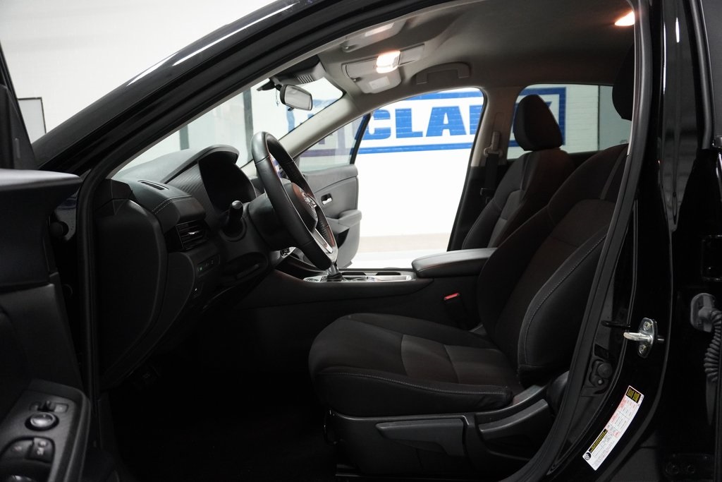 Vehicle image 14 of 30
