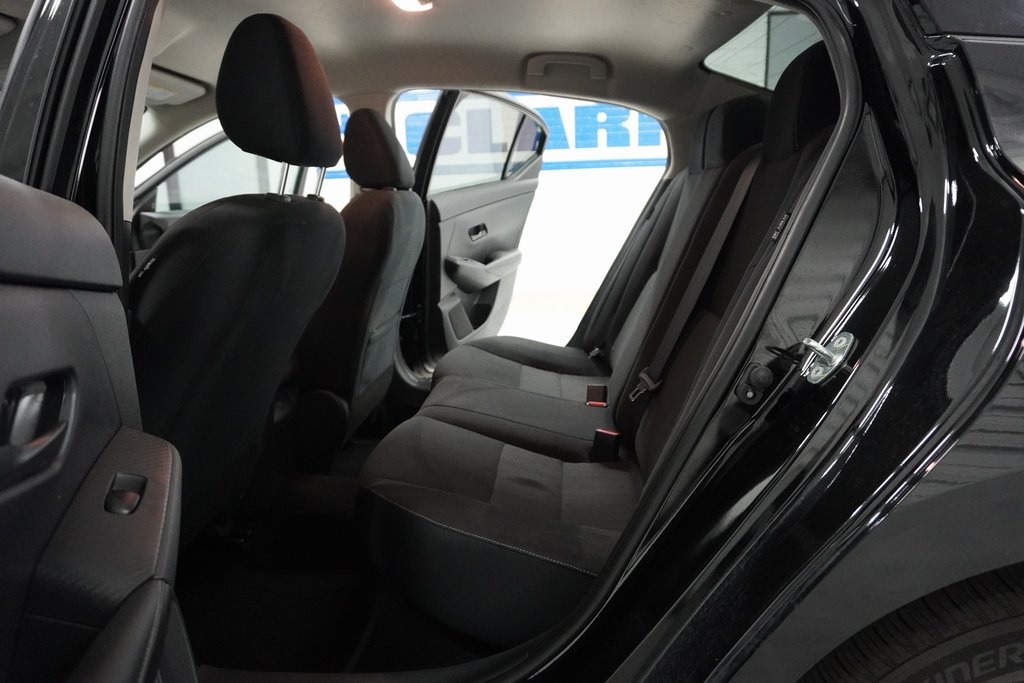Vehicle image 28 of 30