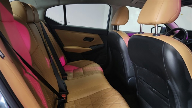 Vehicle image 13 of 26