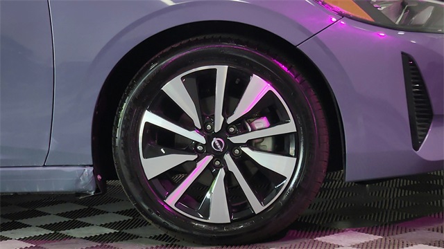 Vehicle image 11 of 26