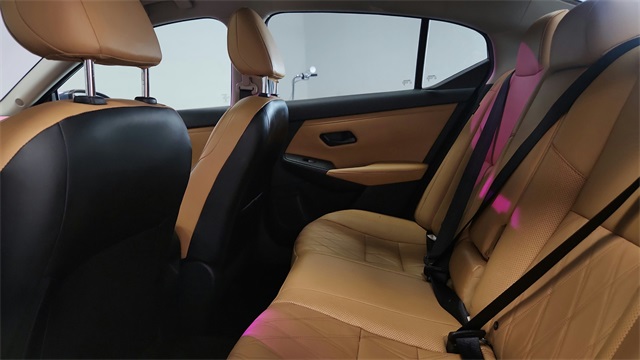 Vehicle image 14 of 26