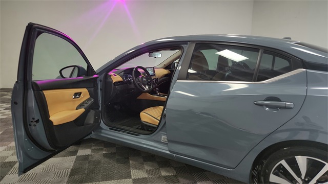 Vehicle image 24 of 26