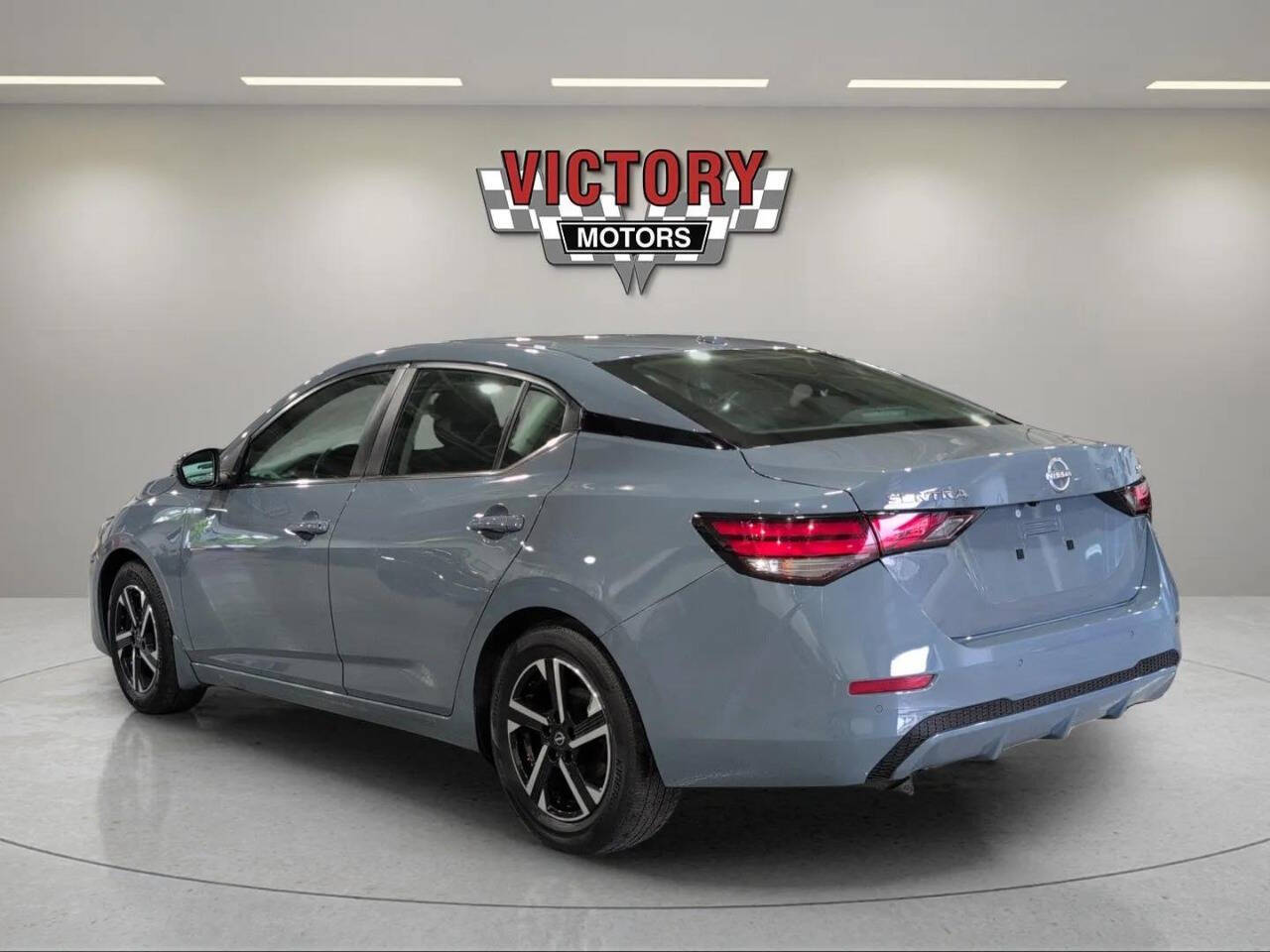Vehicle image 7 of 32
