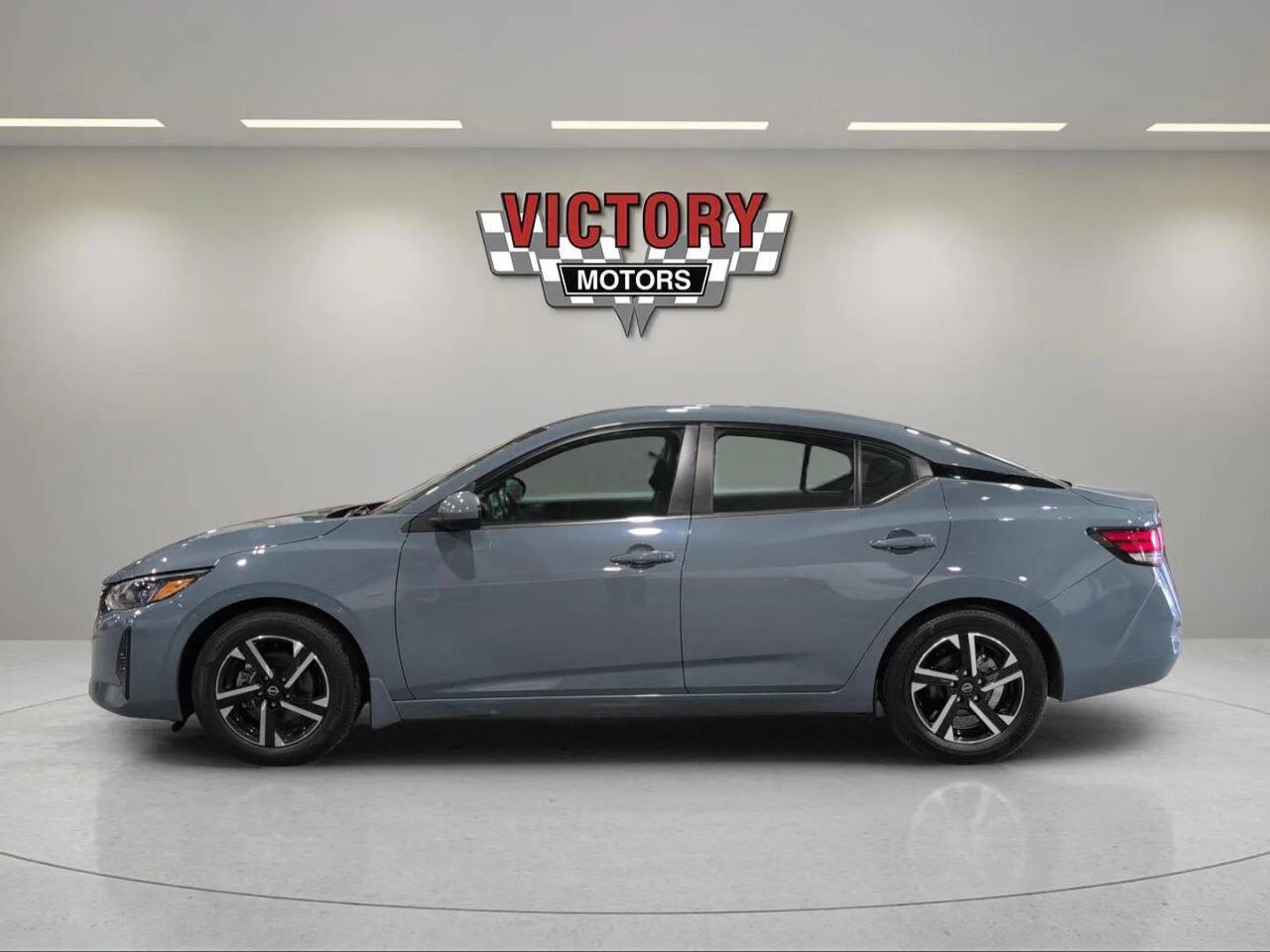 Vehicle image 8 of 32