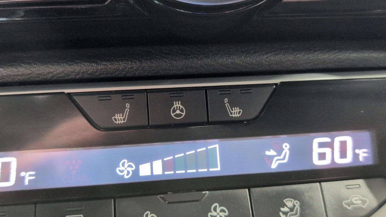 Vehicle image 23 of 32