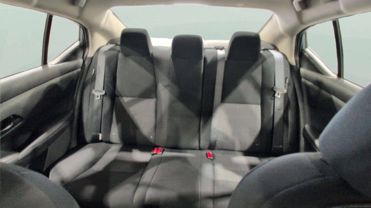Vehicle image 13 of 32