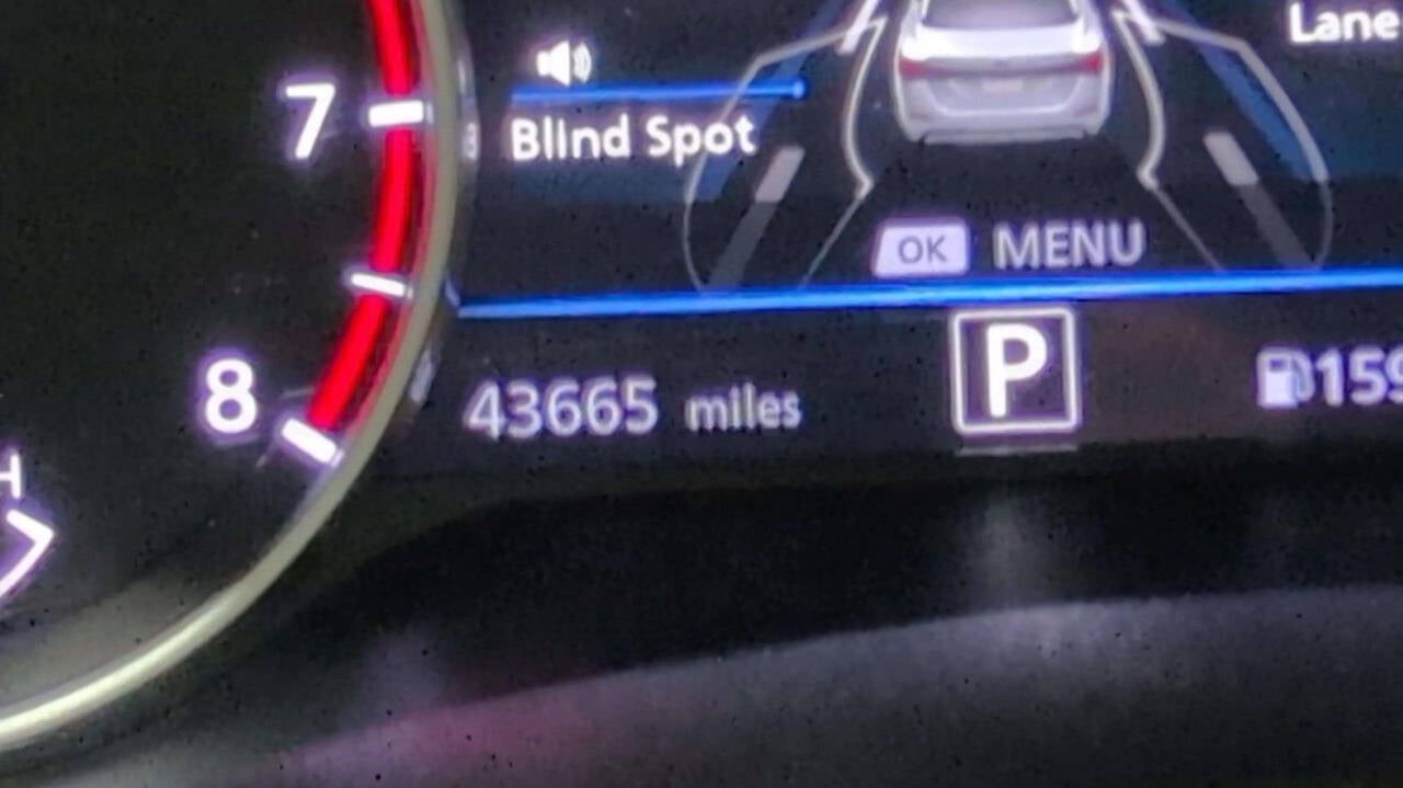 Vehicle image 18 of 32