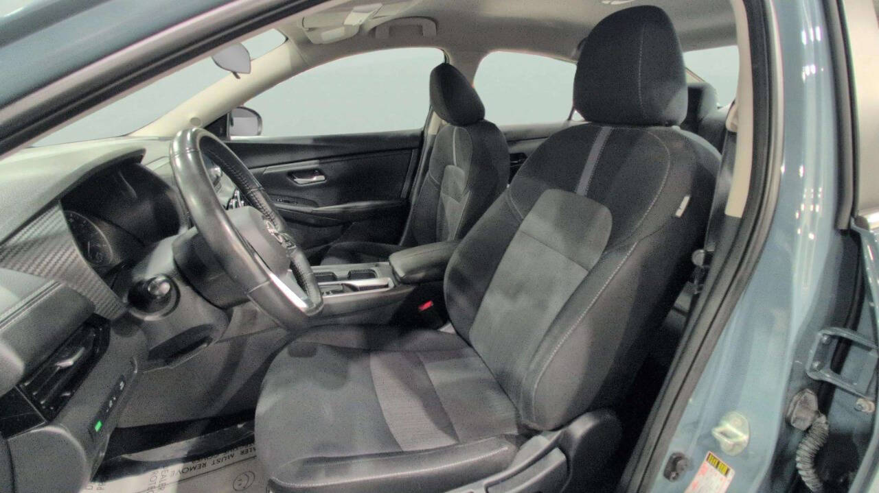 Vehicle image 15 of 32