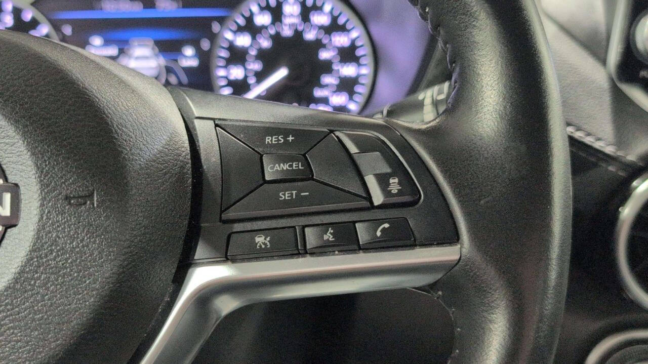 Vehicle image 26 of 32